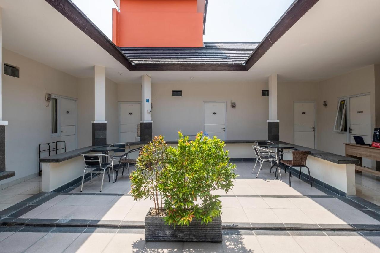 Hotel Koolkost Near Stikes Cirebon Esterno foto
